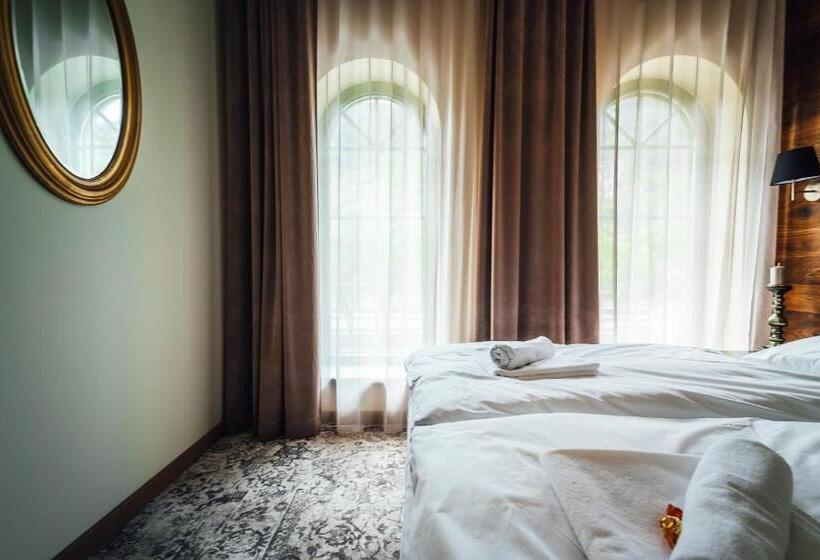 سوییت, Guest House Ejga