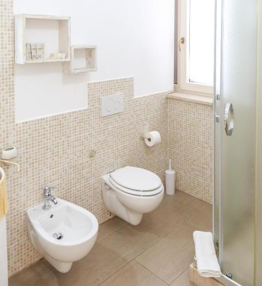 스탠다드 룸, Blue And Blue City