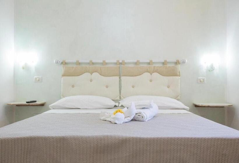 스탠다드 룸, Blue And Blue City