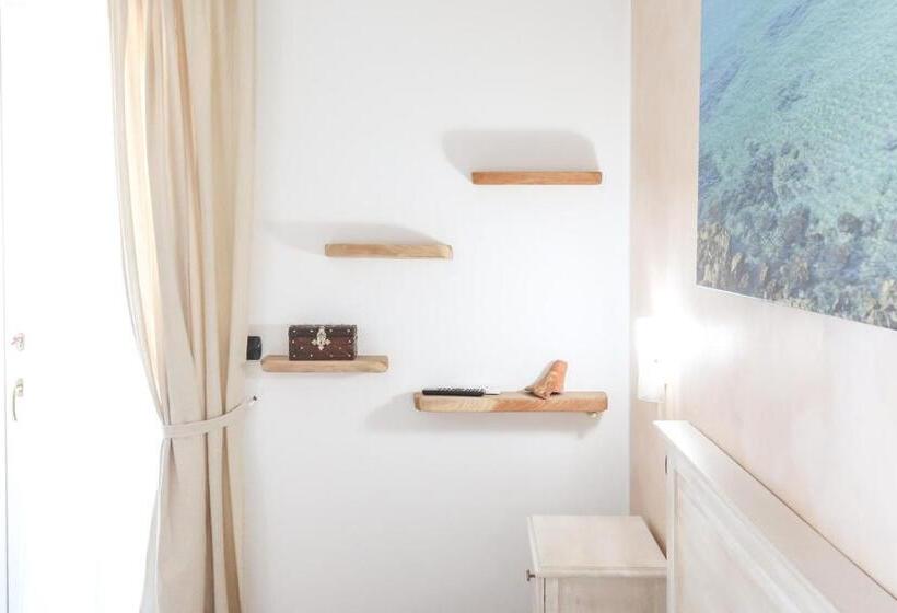 4인용 스탠다드 룸, Blue And Blue City