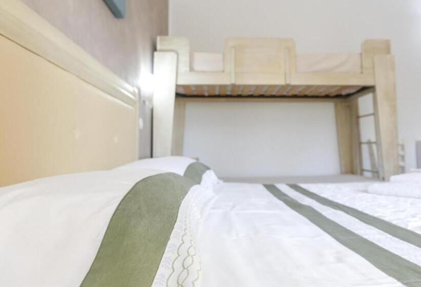 4인용 스탠다드 룸, Blue And Blue City