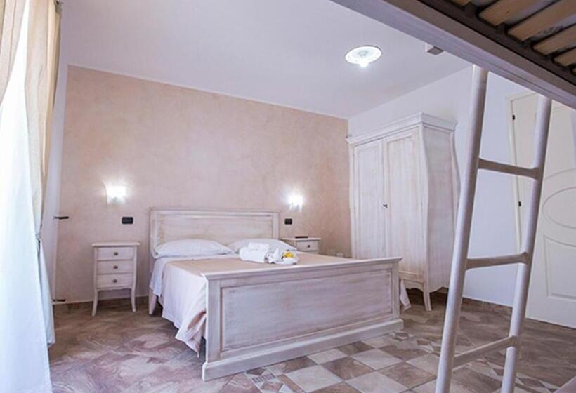 4인용 스탠다드 룸, Blue And Blue City