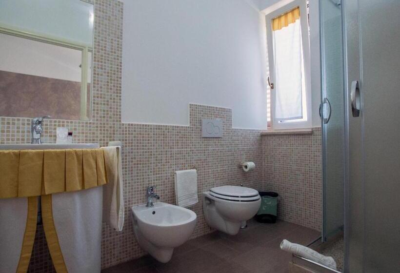 4인용 스탠다드 룸, Blue And Blue City