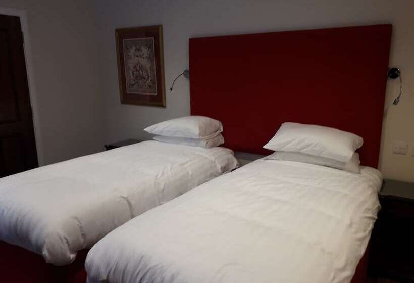 Семейный Номер, The Skye Inn