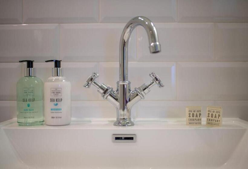 Семейный Номер, The Skye Inn