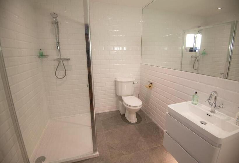 Семейный Номер, The Skye Inn