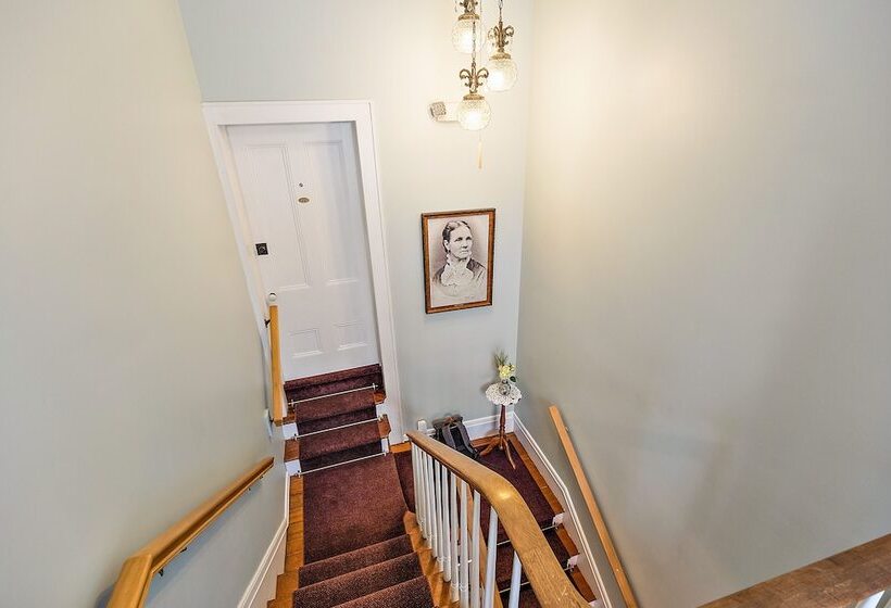 غرفة ديلوكس, Mccully House Inn