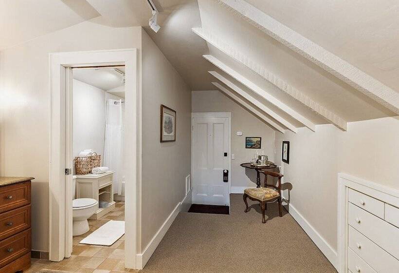 غرفة ديلوكس, Mccully House Inn