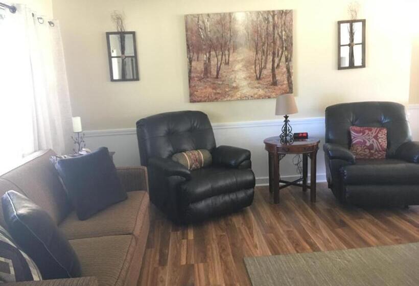 Suite with lake view, Highland Lake Resort