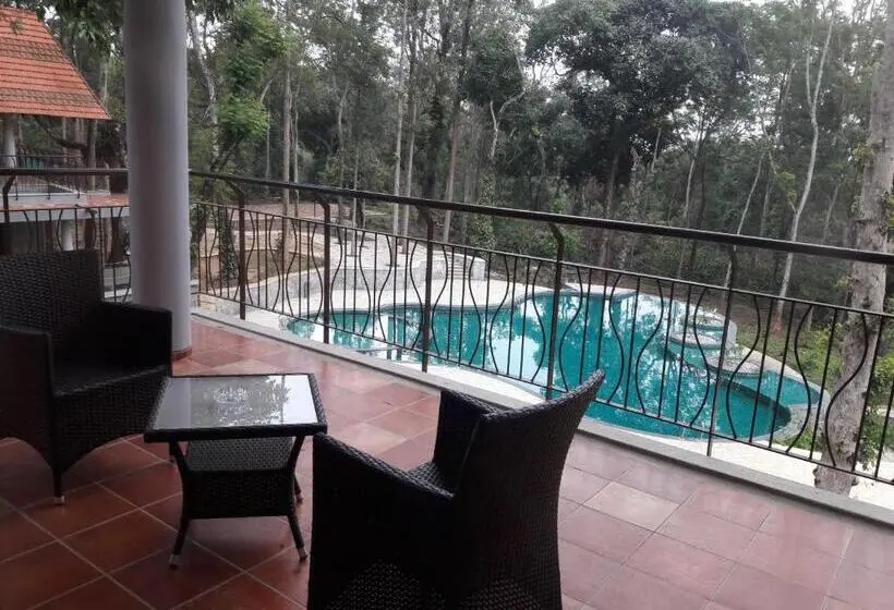 キングサイズベッドのスタンダードルーム, The Birchwood Retreat, Madikeri
