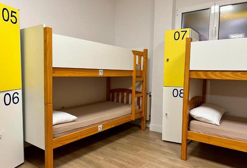 ルームシェアのワンベッド, Albergue O Burgo