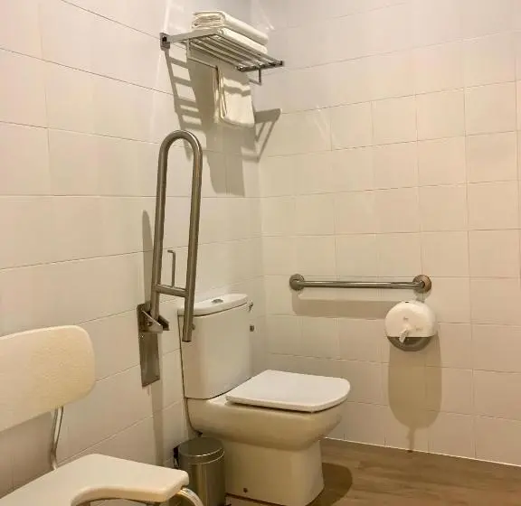 اتاق استاندارد سه نفره, Albergue O Burgo