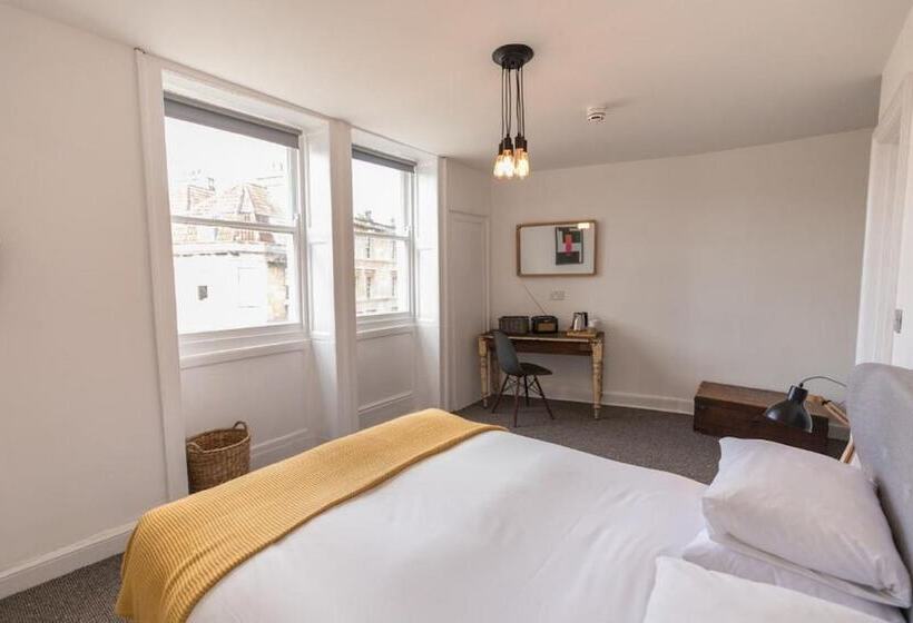 スタンダードルーム, The Black Fox