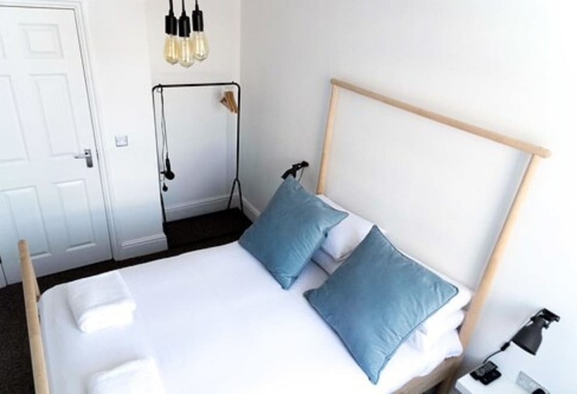 スタンダードルーム, The Black Fox