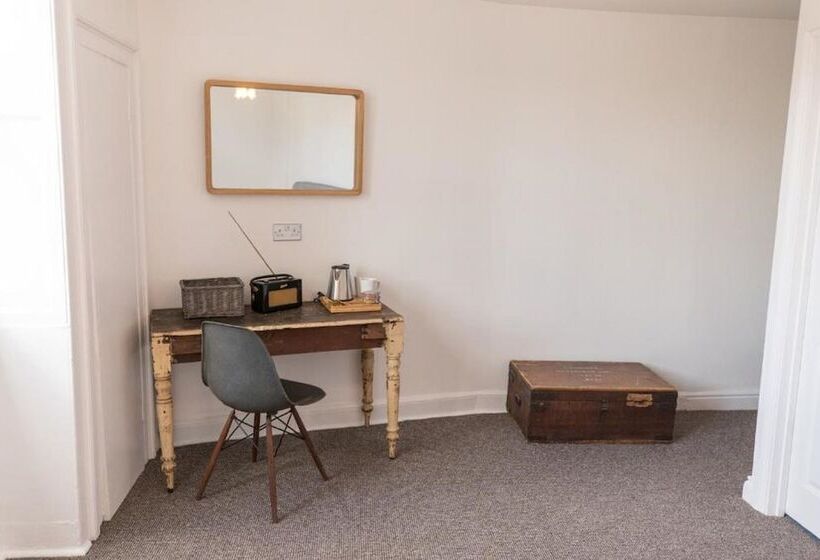 キングサイズベッドのスタンダードルーム, The Black Fox