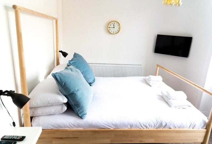 キングサイズベッドのスタンダードルーム, The Black Fox