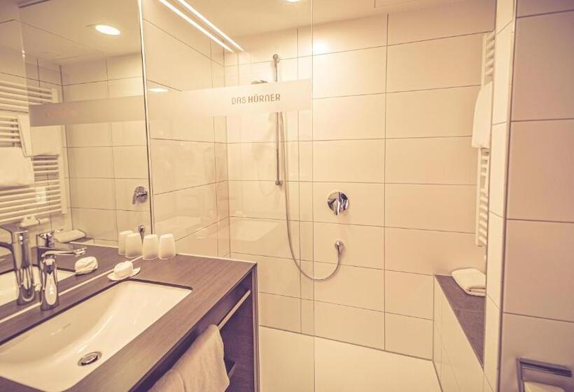 이코노미 룸, Das Hurner