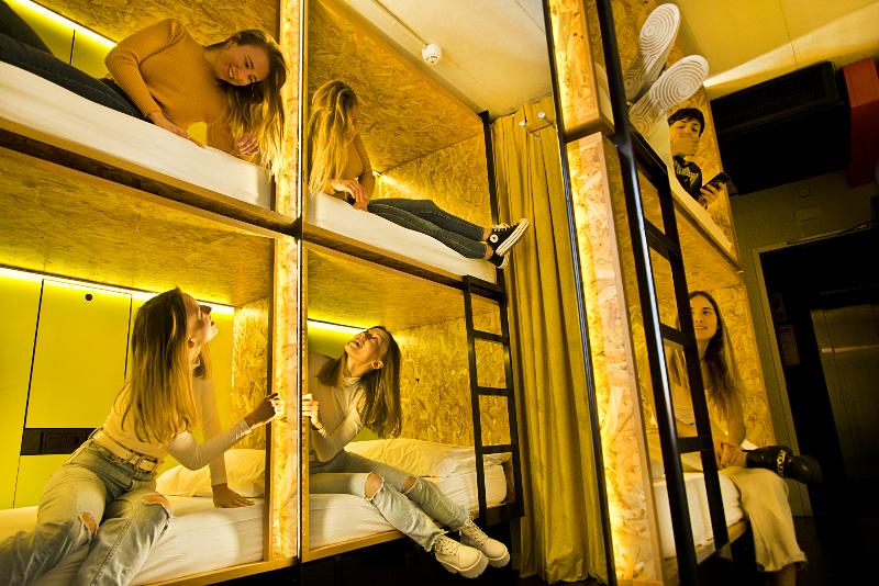 تختخواب در اتاق مشترک, Bastardo Hostel