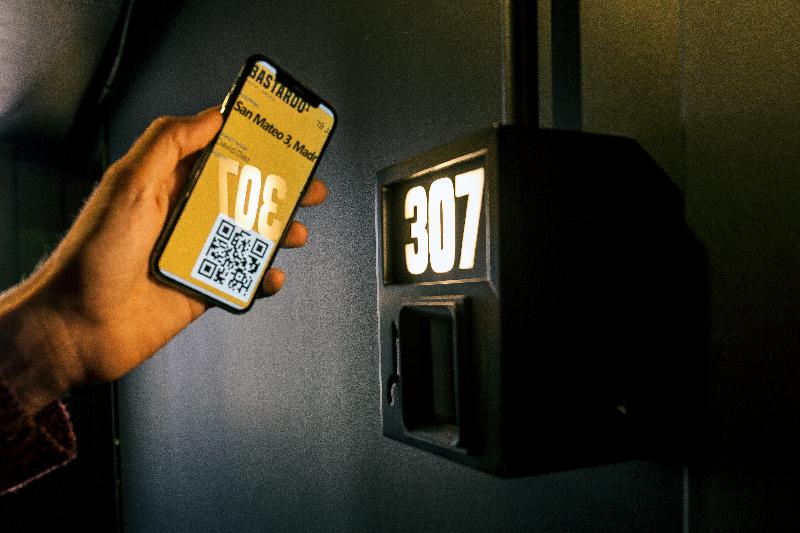 اتاق خانوادگی, Bastardo Hostel