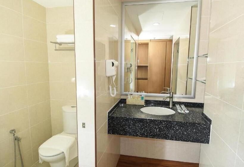 Quarto Triplo Deluxe, Holmes Gp