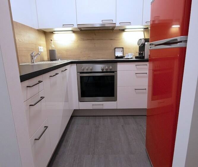 اتاق لوکس یک تخته, Parks 73 The Townhouse