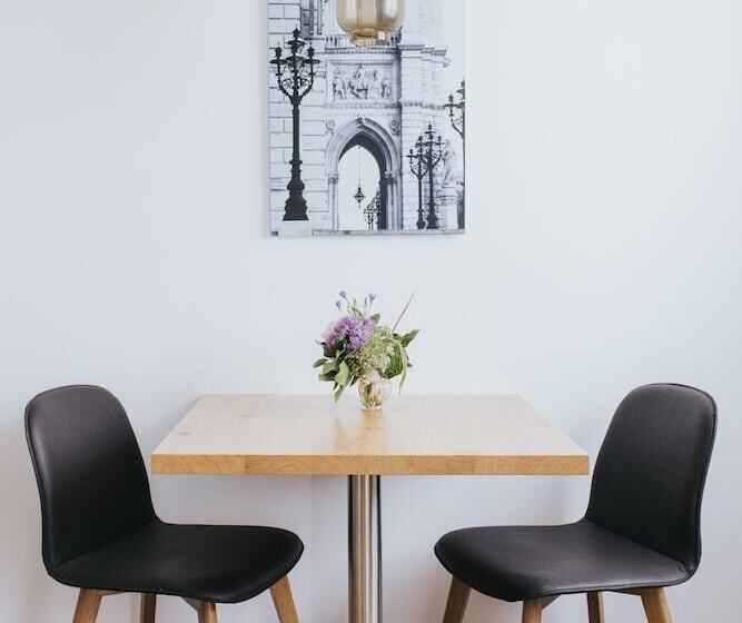 اتاق لوکس یک تخته, Parks 73 The Townhouse