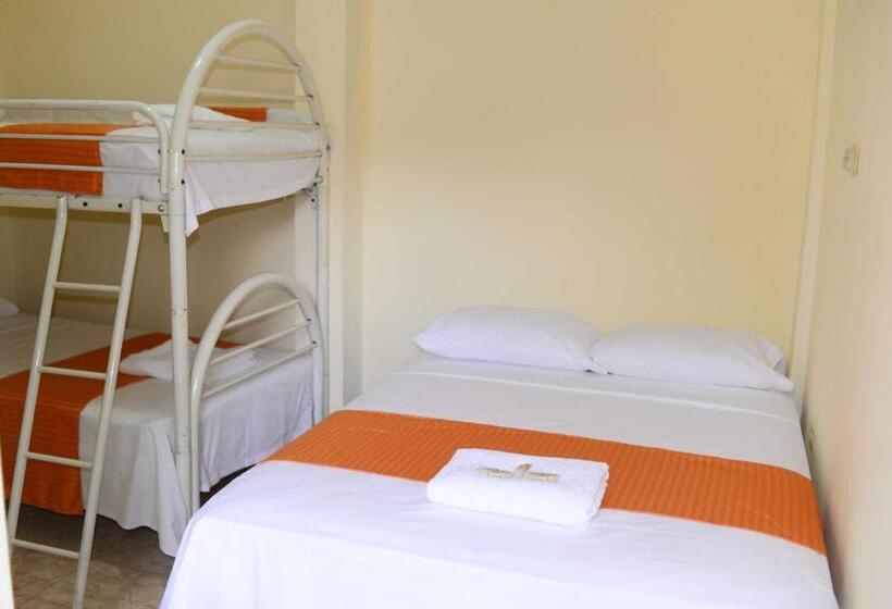 اتاق استاندارد سه نفره, Hostal San José