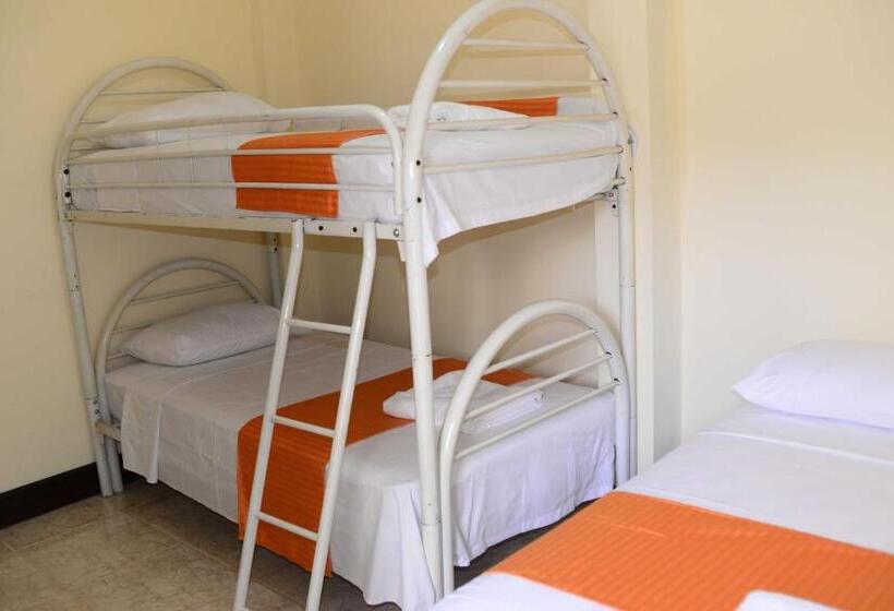 اتاق استاندارد سه نفره, Hostal San José