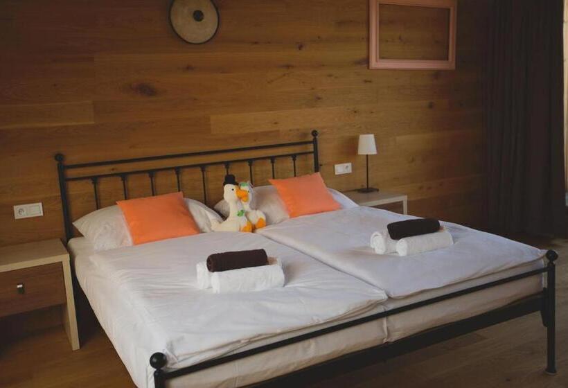 غرفة عائلية, Statek česká Lípa Myslovice