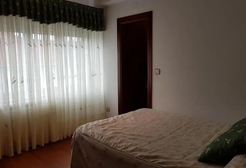 اتاق استاندارد یک نفره, Pension Santos