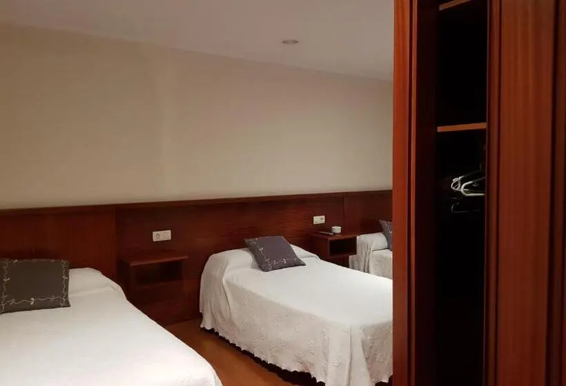 اتاق استاندارد سه نفره, Pension Santos