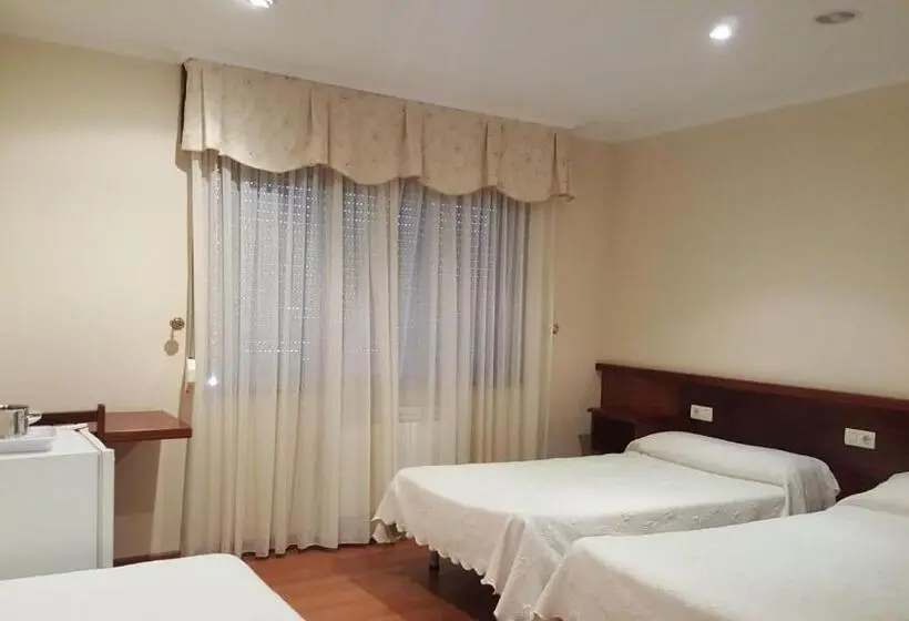 اتاق استاندارد سه نفره, Pension Santos
