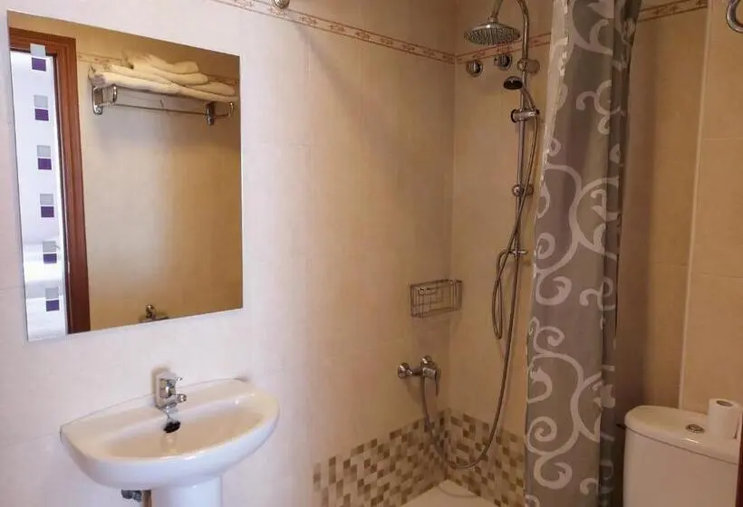 スタンダードトリプルルーム, Hostal Castilla