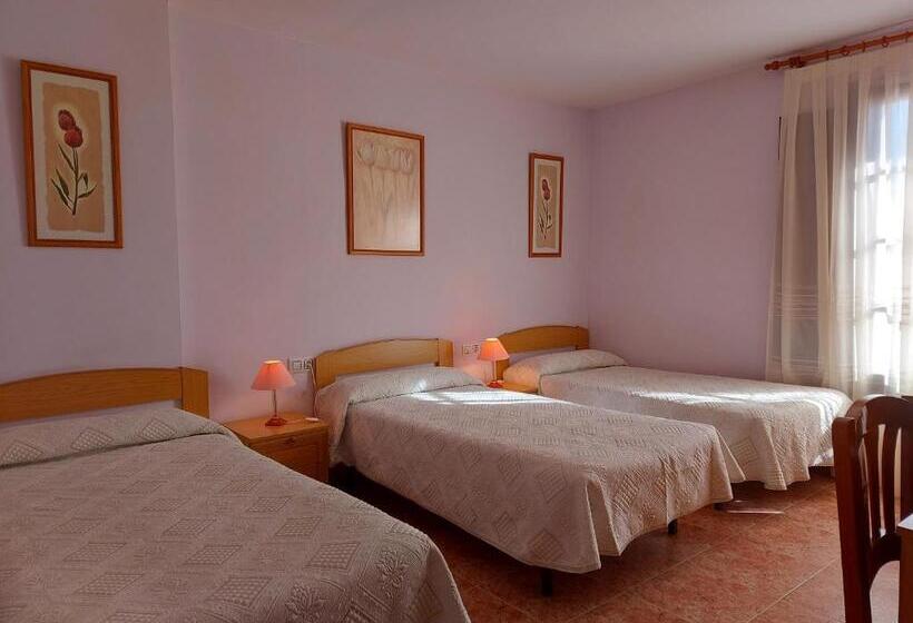 Номер Стандарт Трехместный, Hostal Castilla