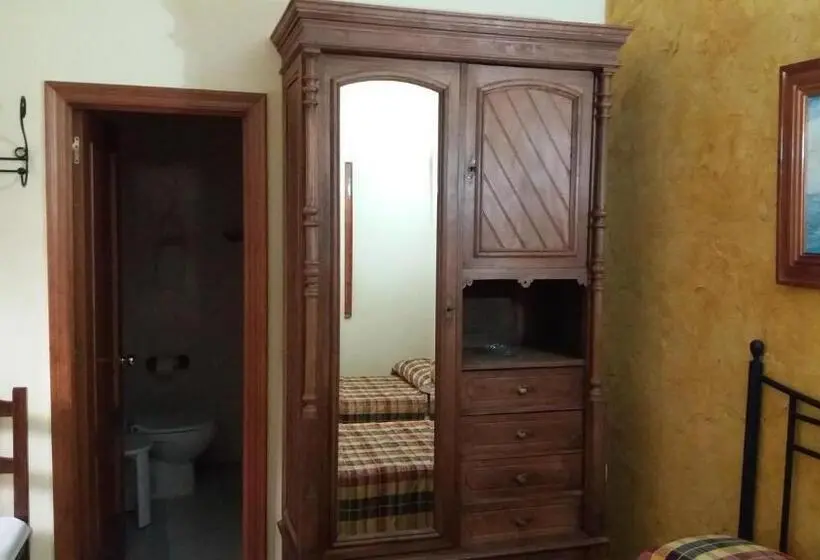 インサイドのシングルルーム, Hostal Manolo