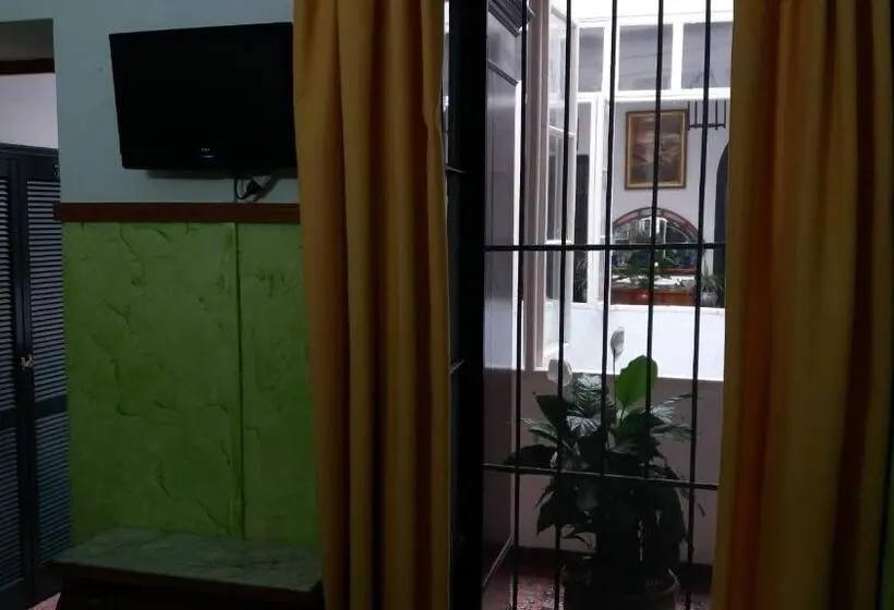インサイドエコノミールーム, Hostal Manolo