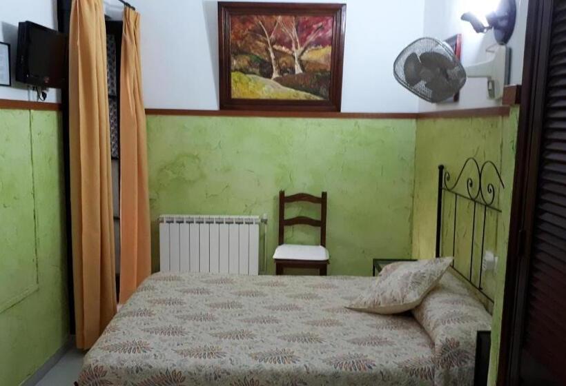 اتاق اقتصادی داخلی, Hostal Manolo