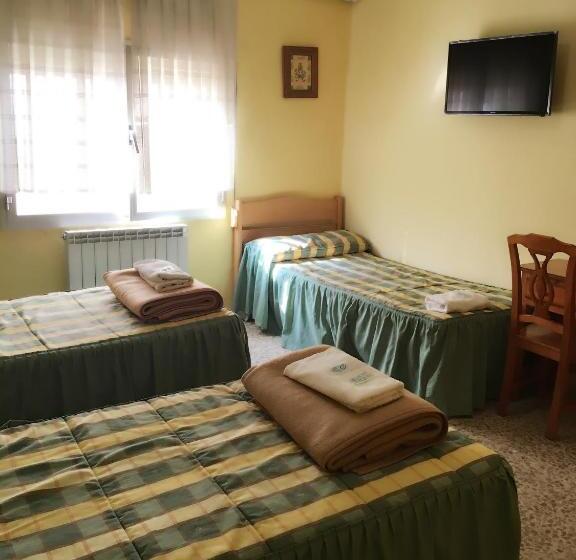 스탠다드 트리플 룸, Hostal Seseña