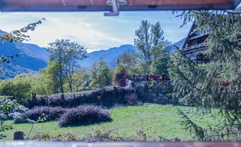 חדר סטנדרט לארבעה, Ostau Dera Nheu