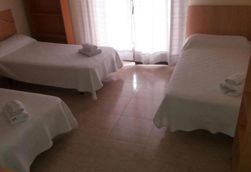 Трехместный Номер Стандарт Совместная Ванная, Hostal Jose Luis