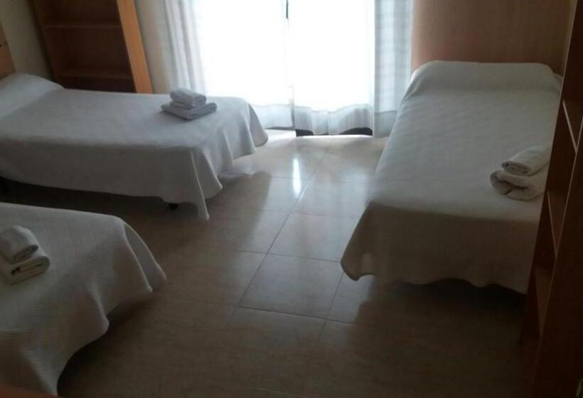 اتاق استاندارد سه تخته با سرویس بهداشتی مشترک, Hostal Jose Luis