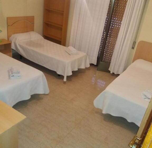 Трехместный Номер Стандарт Совместная Ванная, Hostal Jose Luis