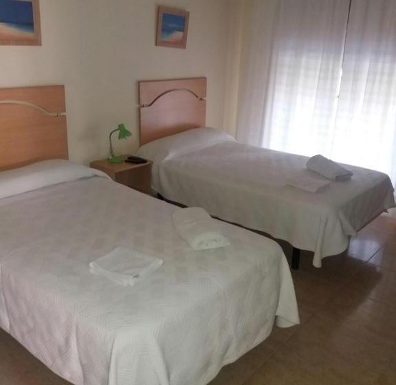 اتاق استاندارد با سرویس بهداشتی مشترک, Hostal Jose Luis