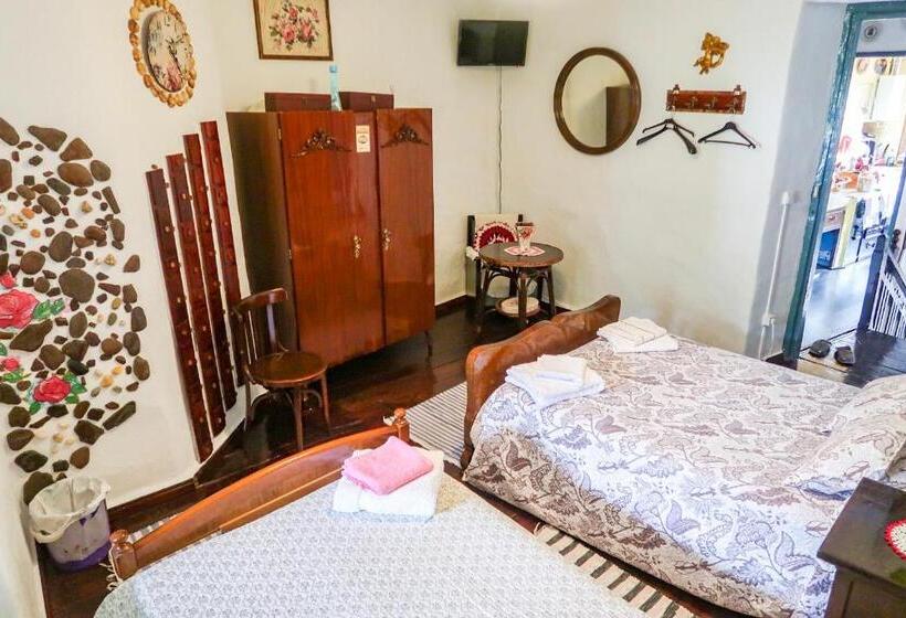 חדר בסיסי, Pensión Santa Rosa