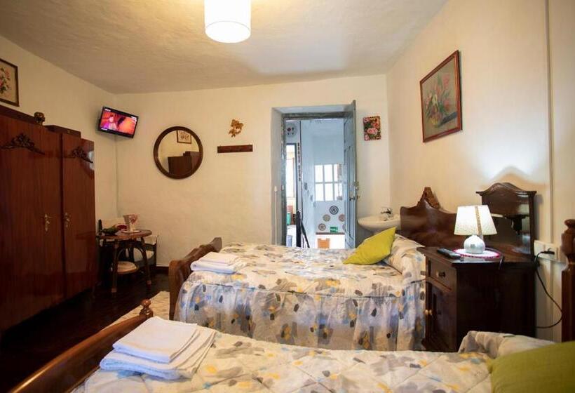 חדר בסיסי, Pensión Santa Rosa