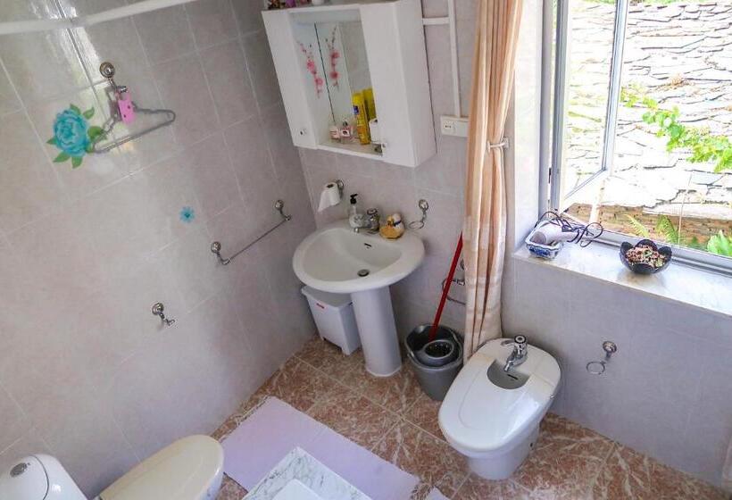 חדר בסיסי, Pensión Santa Rosa