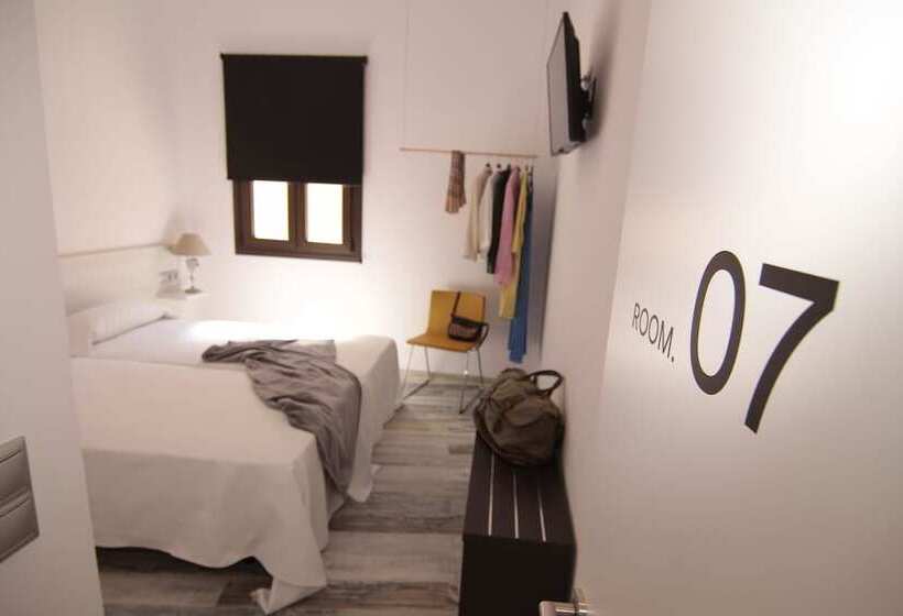 غرفة قياسية, The 8 Rooms House