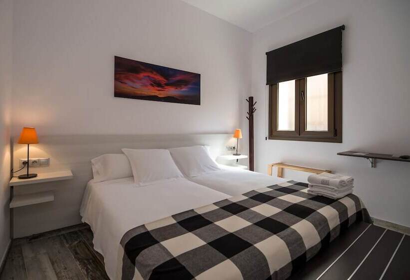 غرفة قياسية, The 8 Rooms House