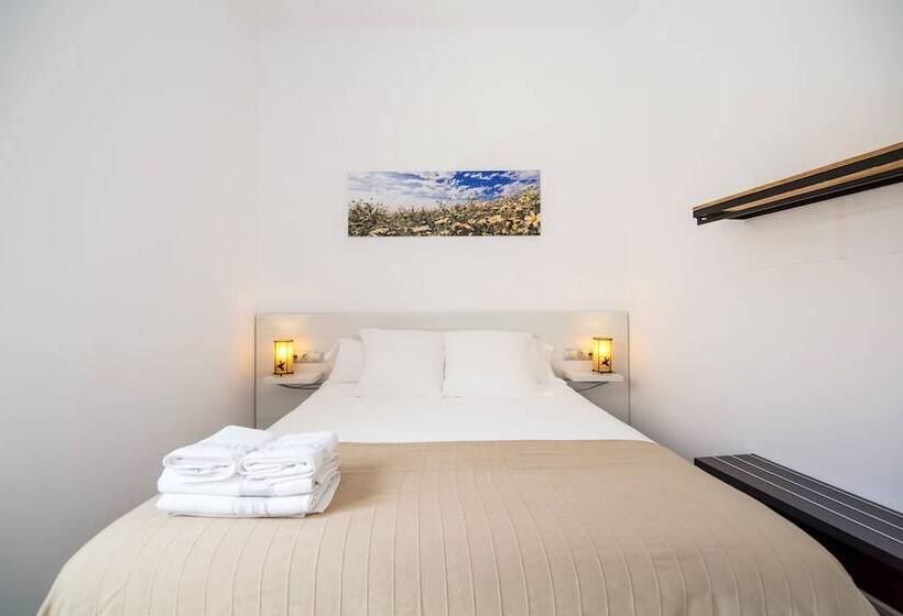 غرفة قياسية, The 8 Rooms House