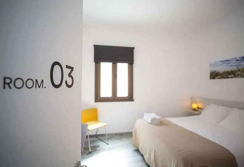 スタンダードルーム, The 8 Rooms House